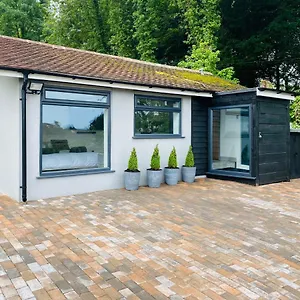 Secluded Studio With Private Gated Access- The Pavilion Bristol