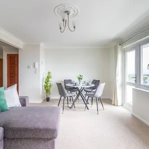 https://apt-panoramic-sea-view-sleeps-6-free-parking.bournemouth-hotels.org