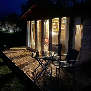 https://the-deer-hut-at-carr-house-farm.yorkshirehotels.net